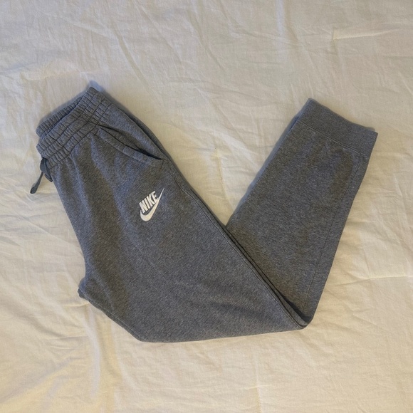 Nike sweatpants - Picture 1 of 2